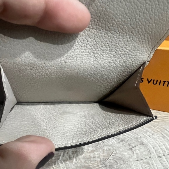 Louis Vuitton Portefeuille Trifold, LIKE NEW, Microchipped w/ COA - Picture 10 of 16